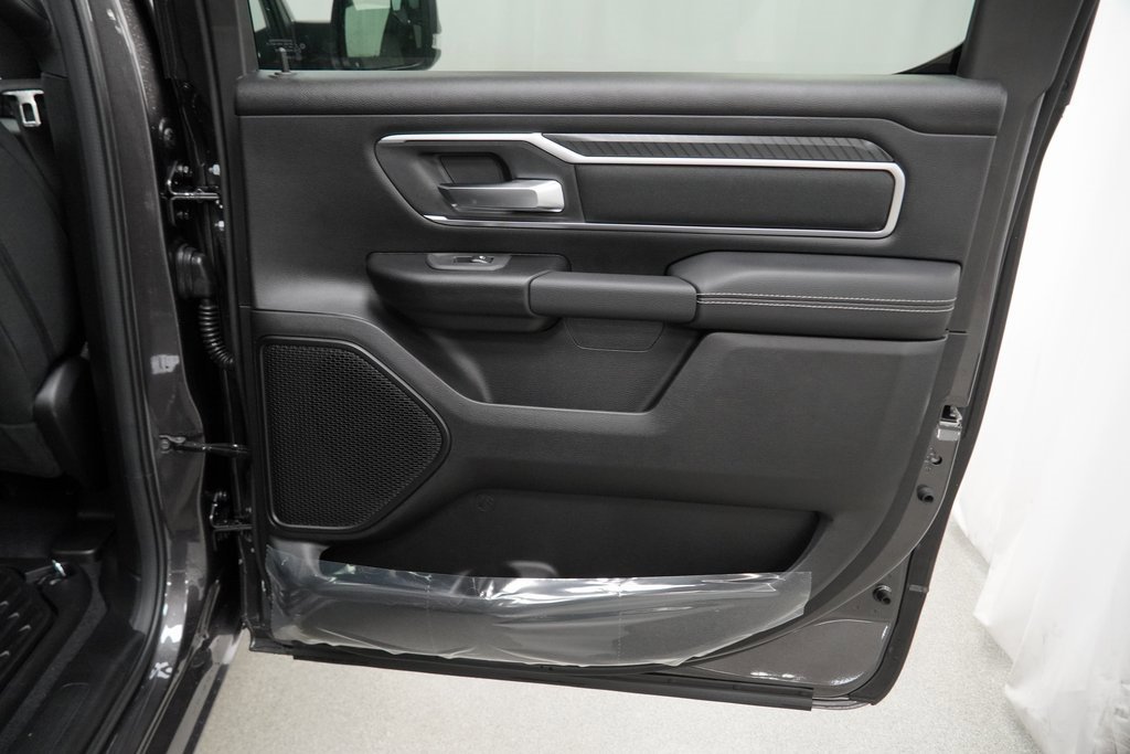 New 2026 RAM 1500 4x4 Crew Cab image 30