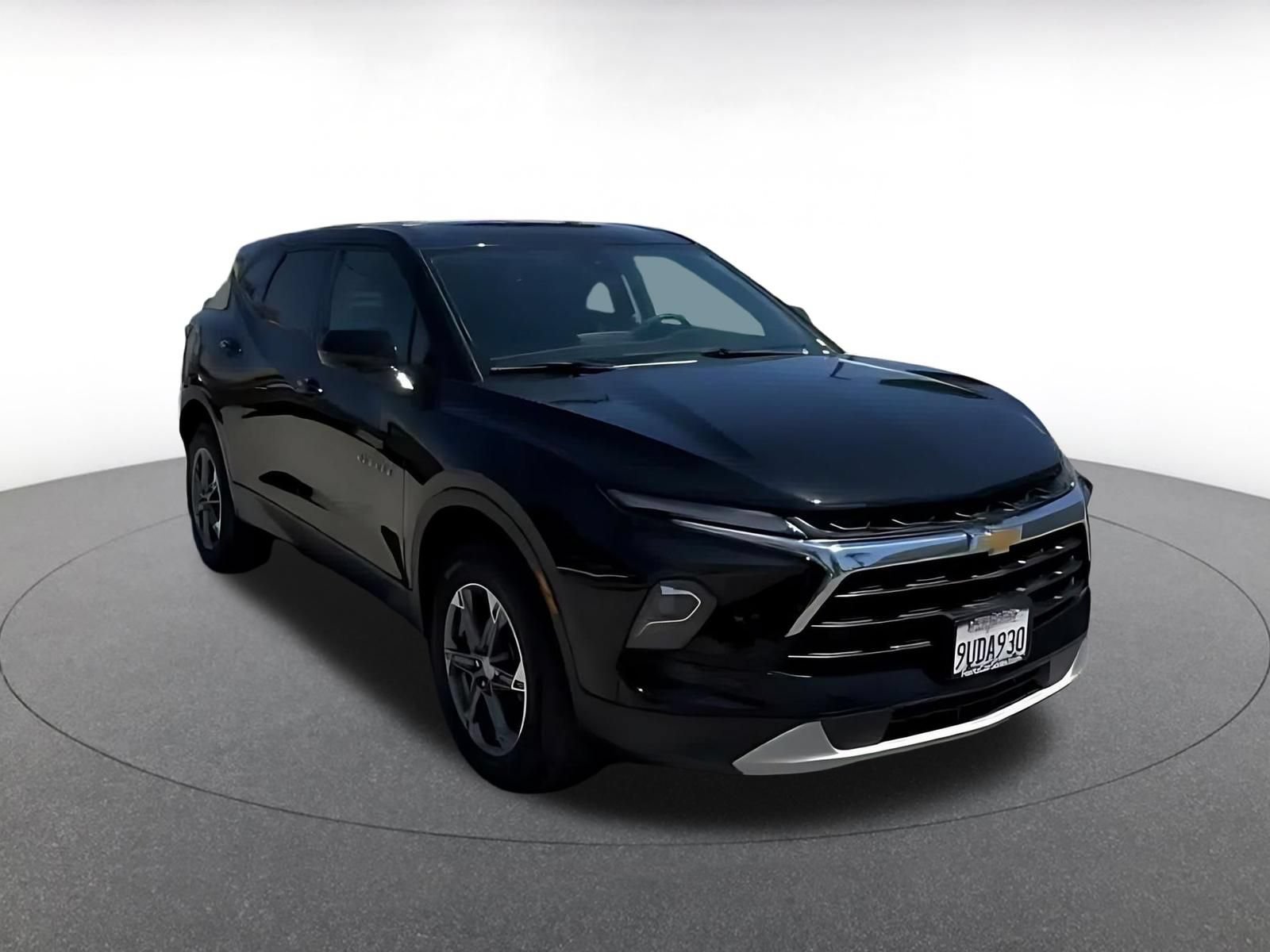 Used 2025 Chevrolet Blazer LT FWD image 3