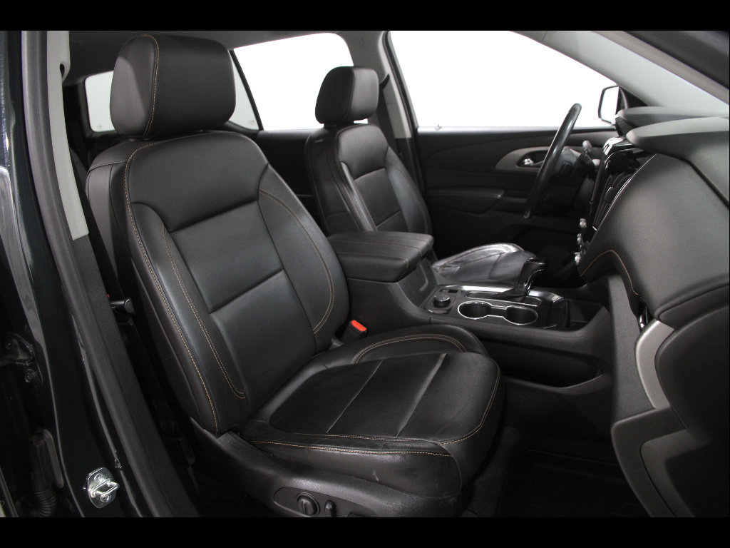 Used 2020 Chevrolet Traverse LT w/ Driver Confidence II Package image 18