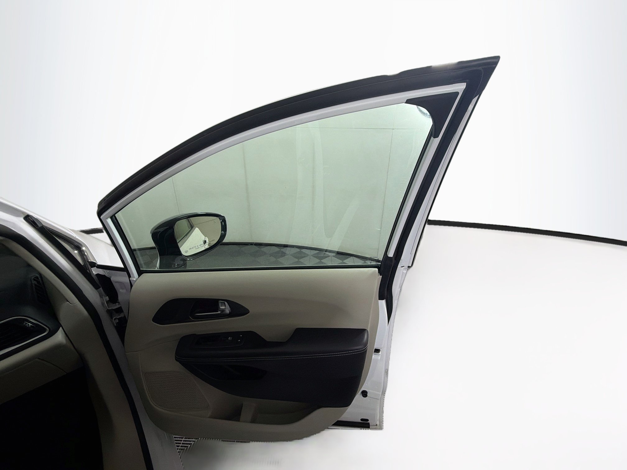 Used 2024 Chrysler Pacifica Touring-L FWD image 33