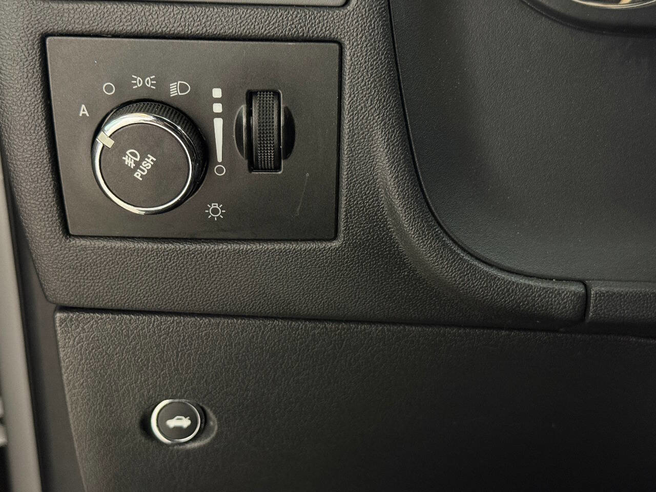 Used 2012 Dodge Challenger SXT RWD image 43