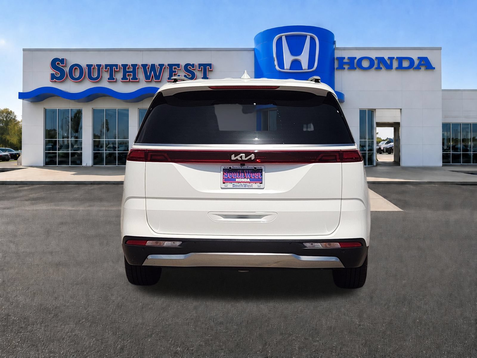 Used 2024 Kia Carnival SX FWD image 8