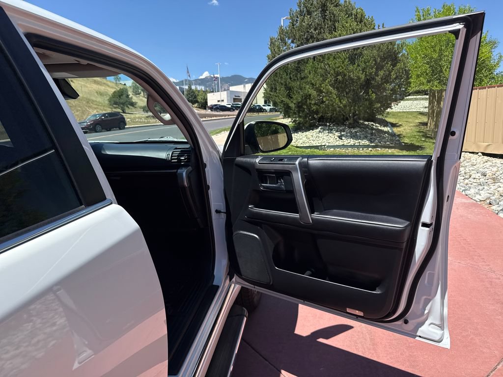 Used 2024 Toyota 4Runner Limited AWD/4WD image 29