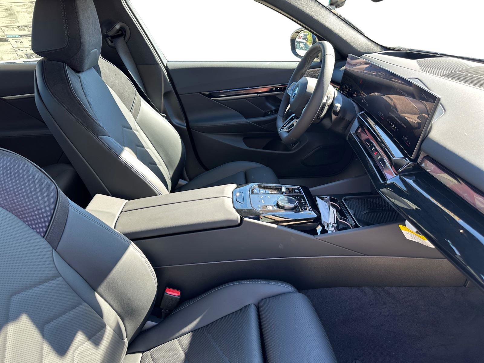 New 2026 BMW 550e xDrive AWD/4WD image 24
