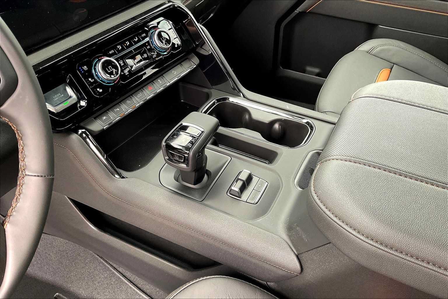 New 2025 GMC Sierra 1500 AT4 w/ AT4 Premium Package AWD/4WD image 11