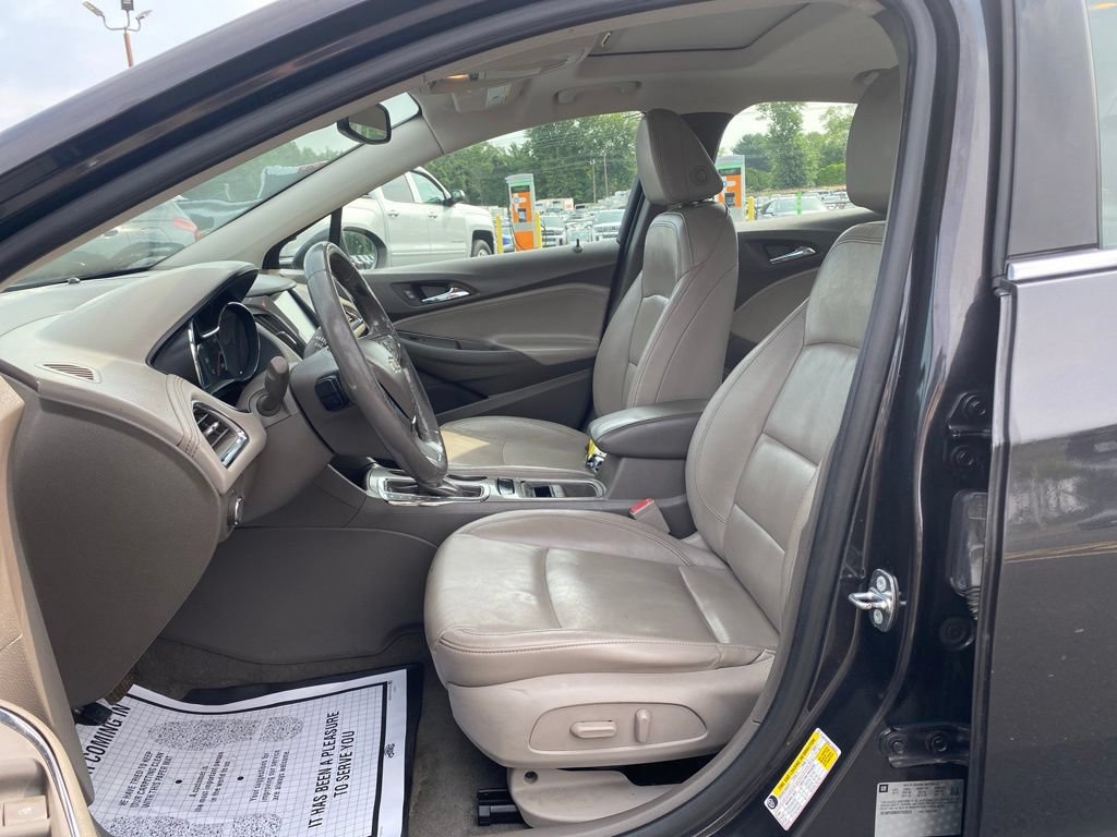 Used 2017 Chevrolet Cruze Premier FWD image 12