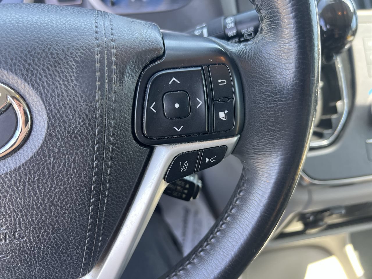 Used 2018 Toyota Sienna XLE FWD image 20