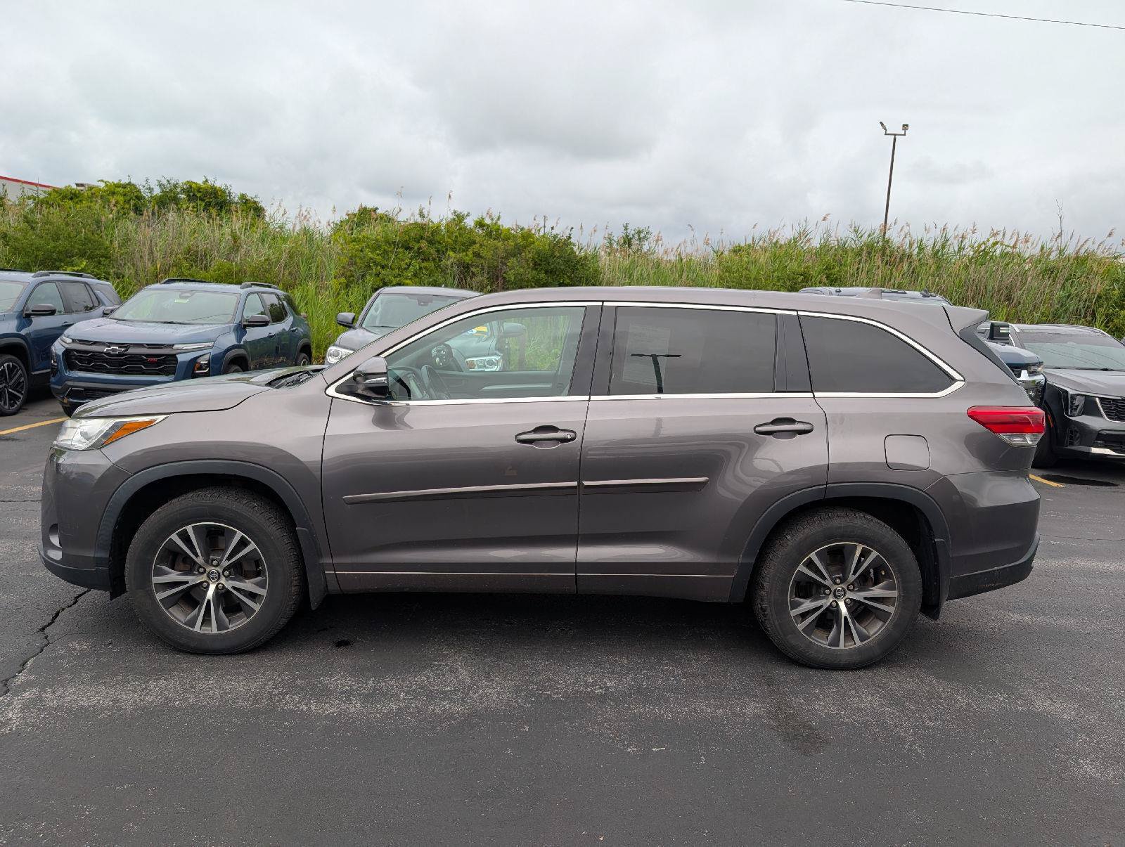 Used 2017 Toyota Highlander Plus AWD/4WD image 5