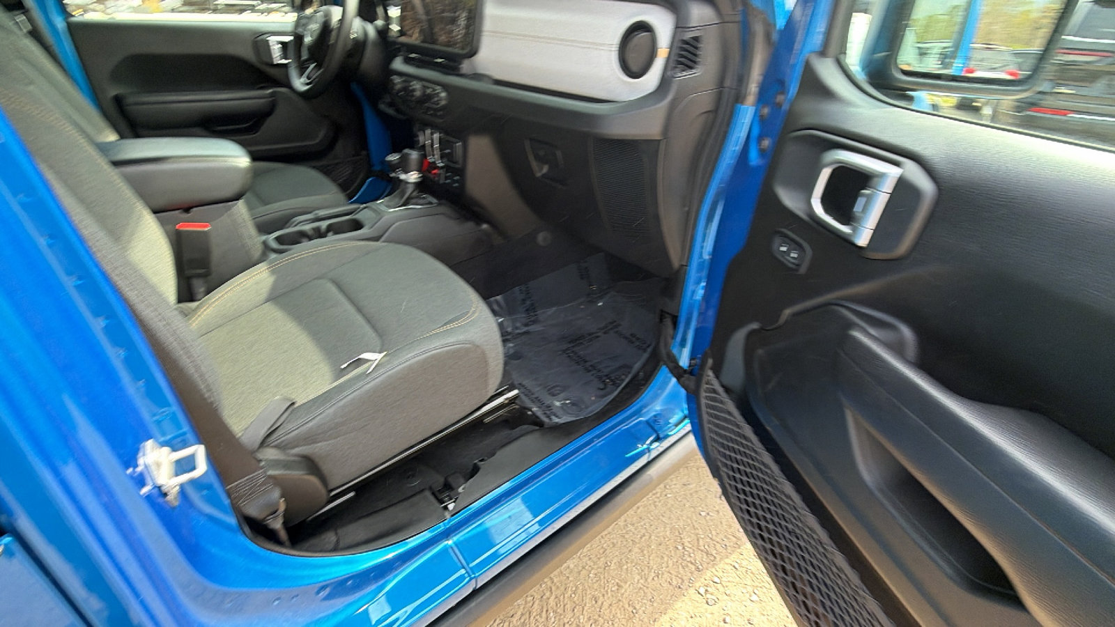 Used 2024 Jeep Gladiator Sport AWD/4WD image 19