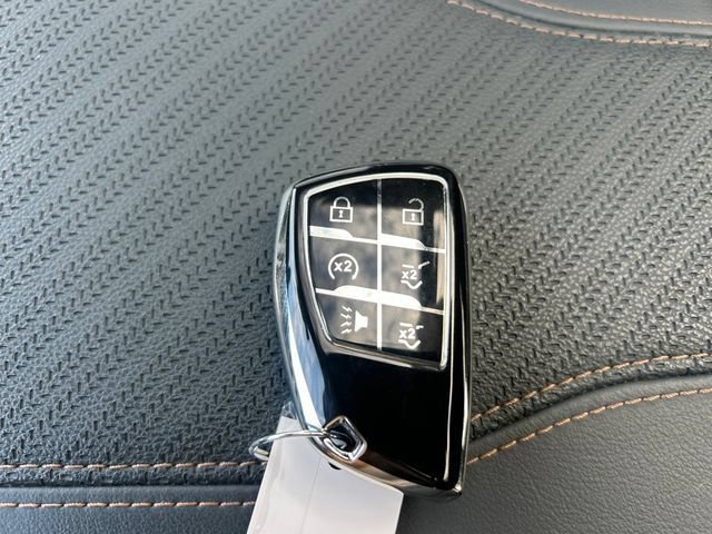 Used 2025 GMC Yukon AT4 AWD/4WD image 19