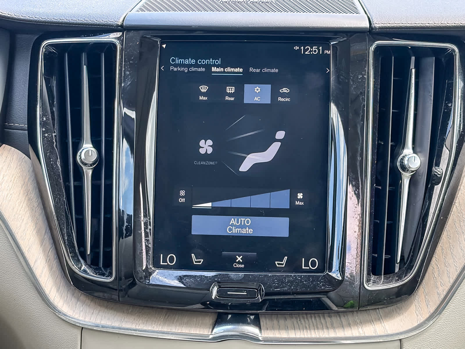Used 2020 Volvo XC60 T6 Inscription w/ Protection Package AWD/4WD image 13