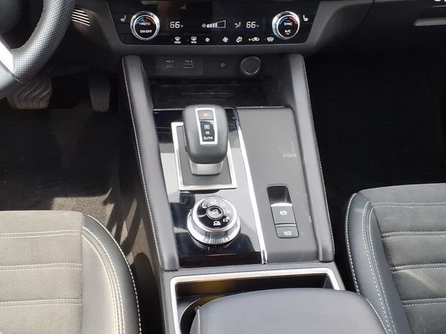 Used 2024 Mitsubishi Outlander SE AWD/4WD image 16