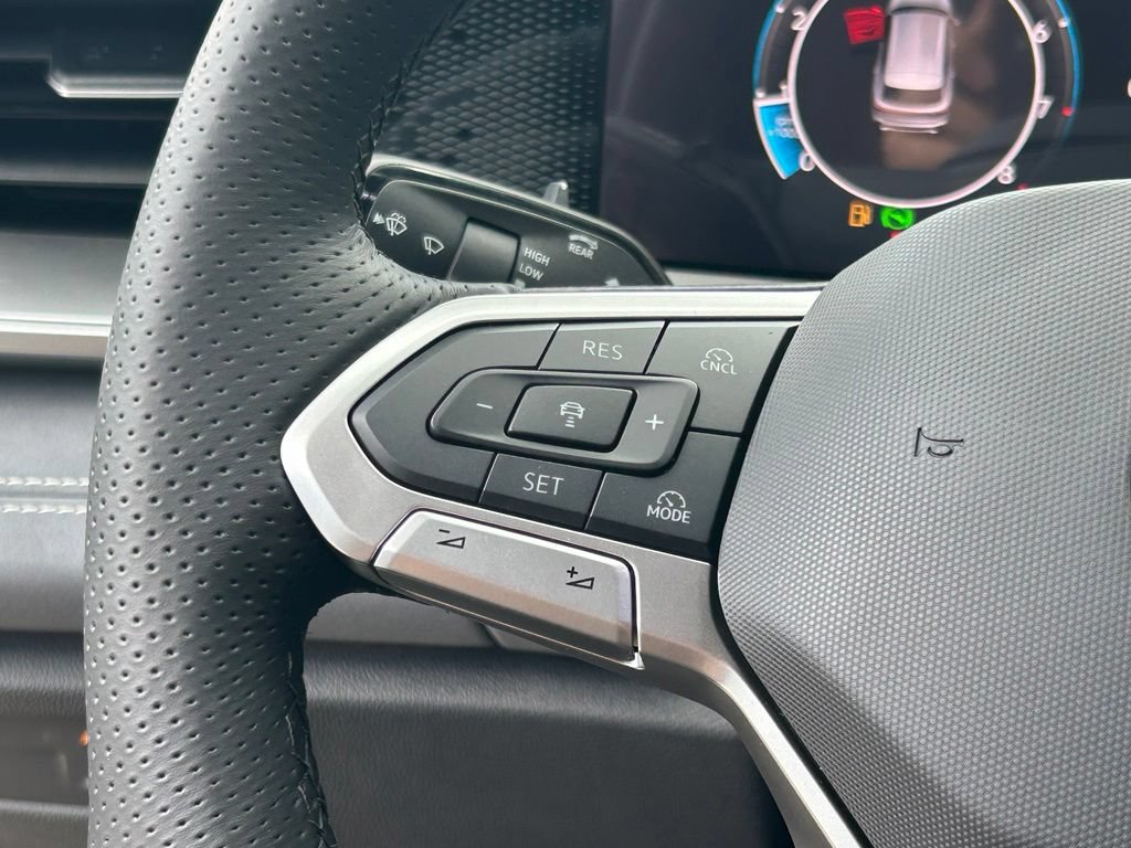 New 2026 Volkswagen Tiguan SE R-Line FWD image 23