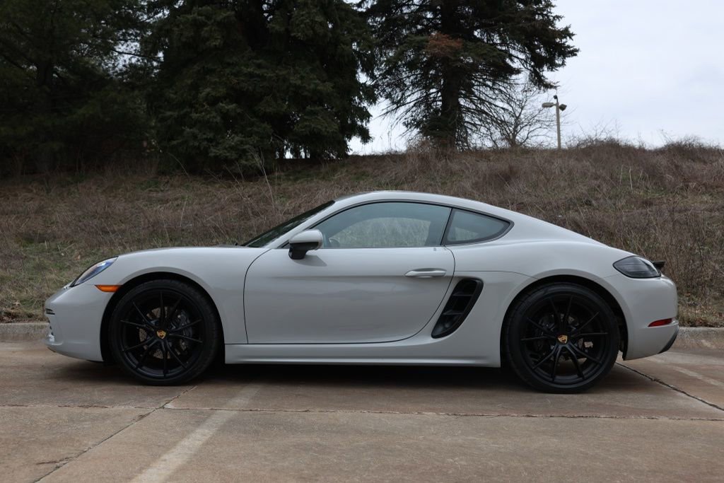 Used 2025 Porsche 718 Cayman image 3