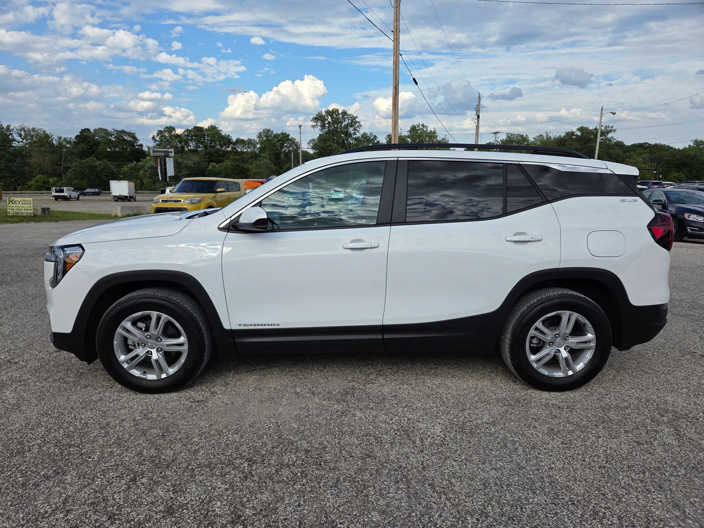 Used 2023 GMC Terrain SLE w/ Driver Convenience Package AWD/4WD image 1