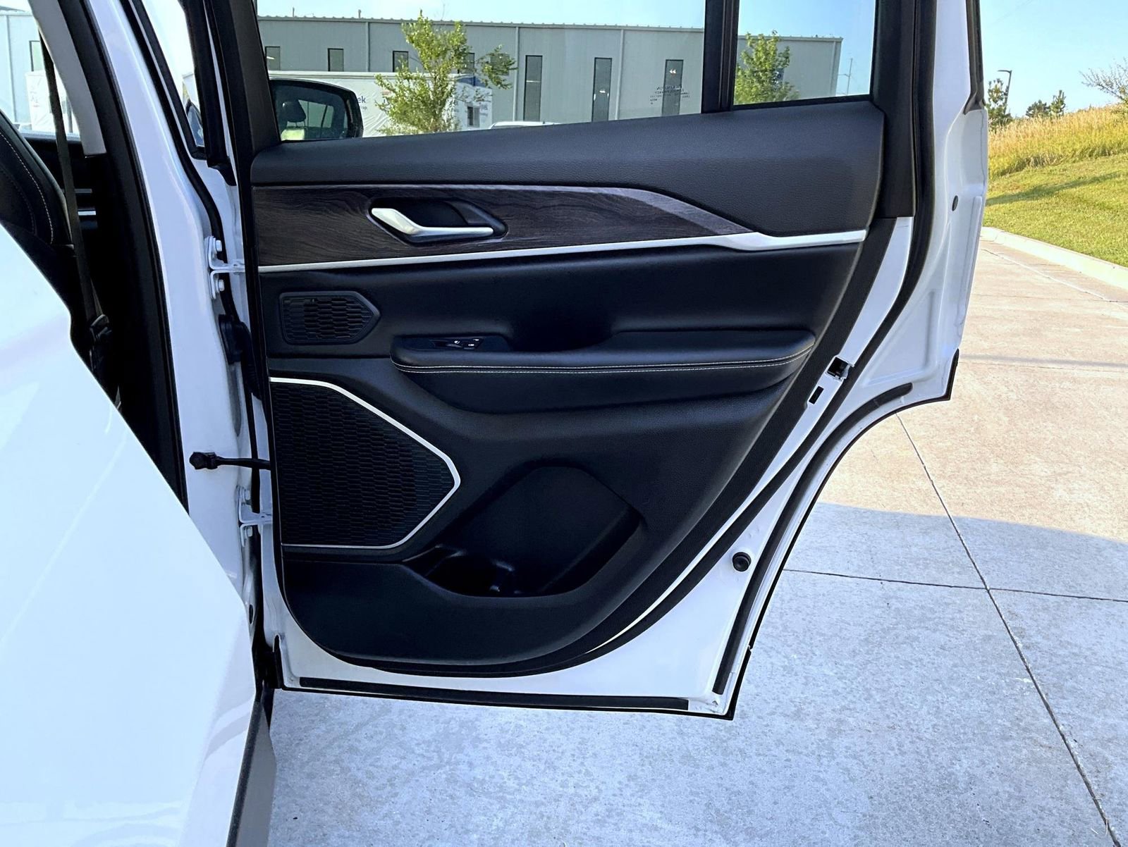 Used 2023 Jeep Grand Cherokee 4WD 4xe image 21