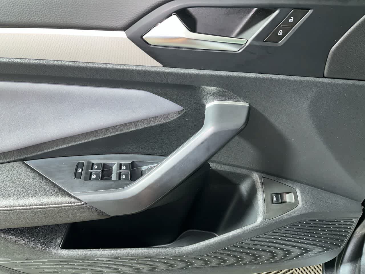 Used 2025 Volkswagen Jetta SE FWD image 13