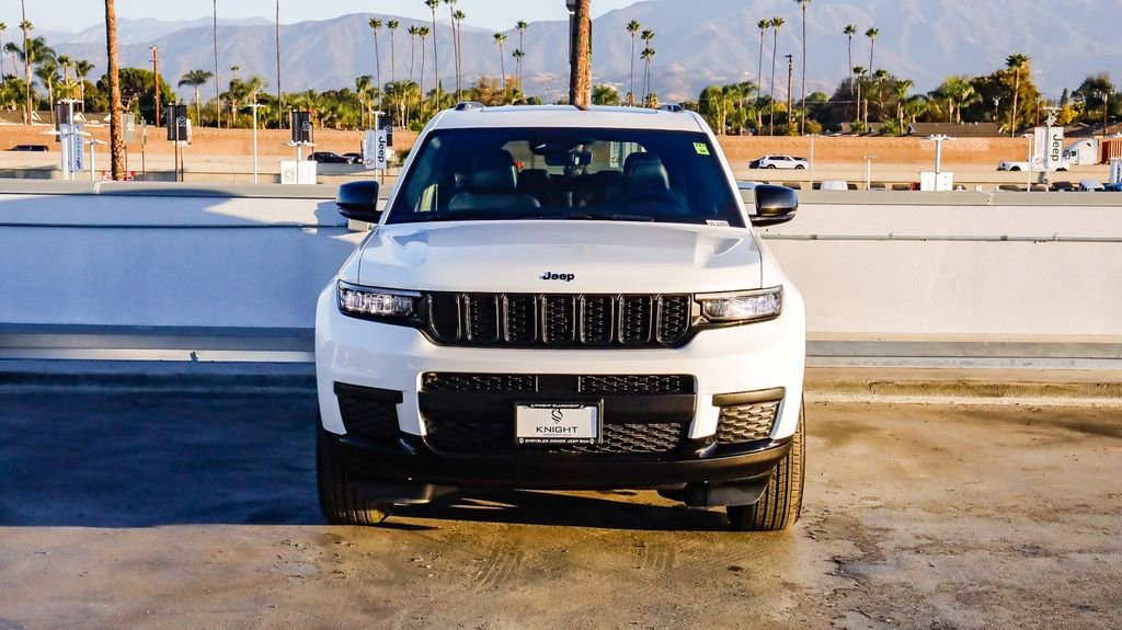 New 2025 Jeep Grand Cherokee L Altitude image 3