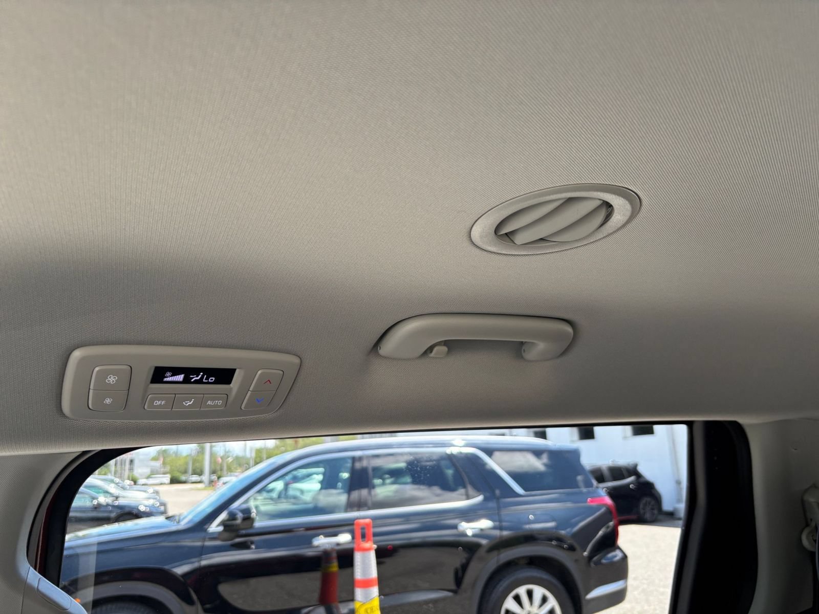 Used 2026 Kia Carnival FWD image 24