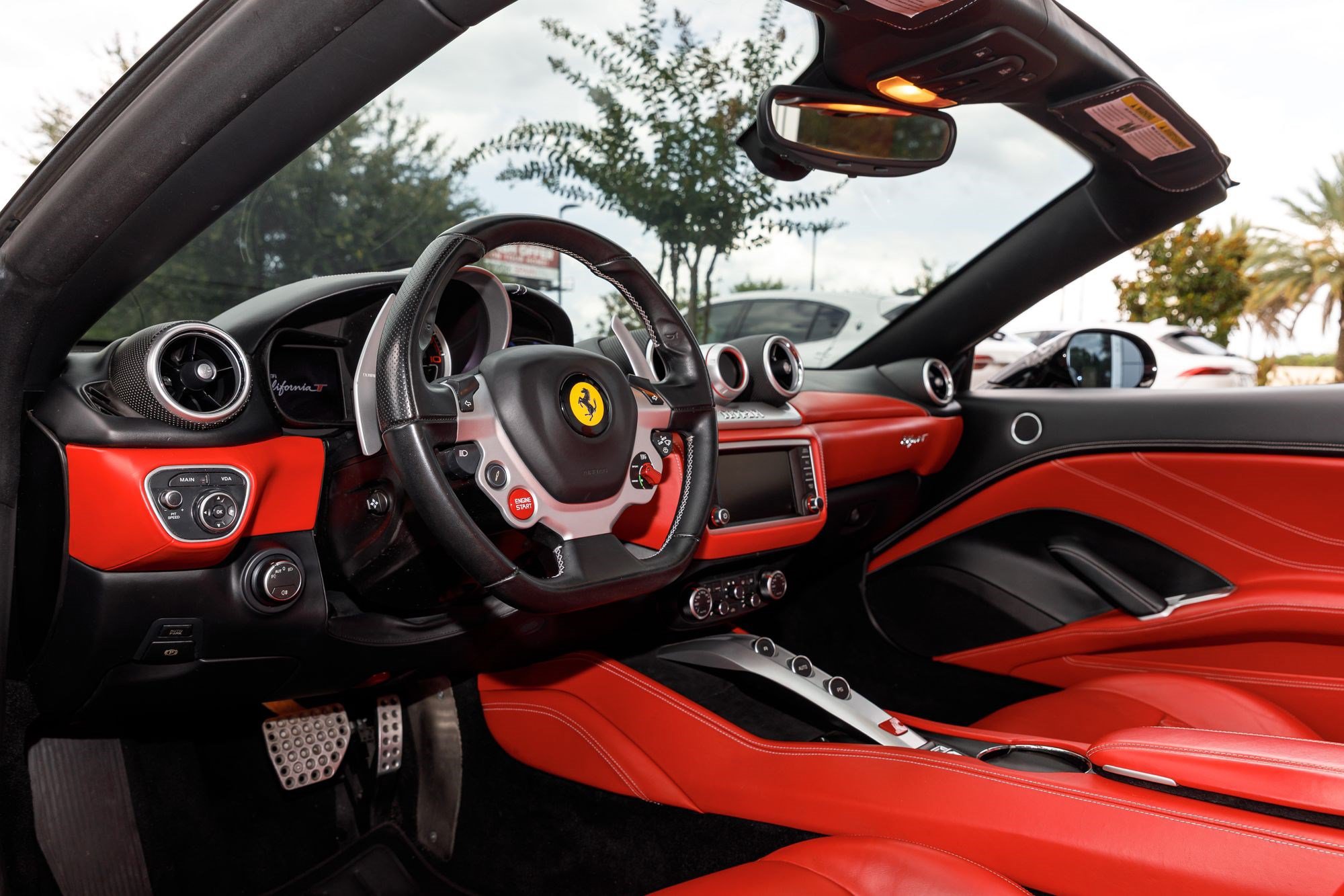 Used 2017 Ferrari California T RWD image 24