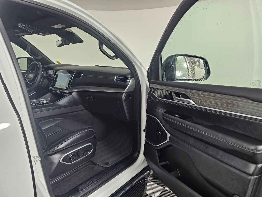 Used 2024 Jeep Wagoneer Series II AWD/4WD image 38