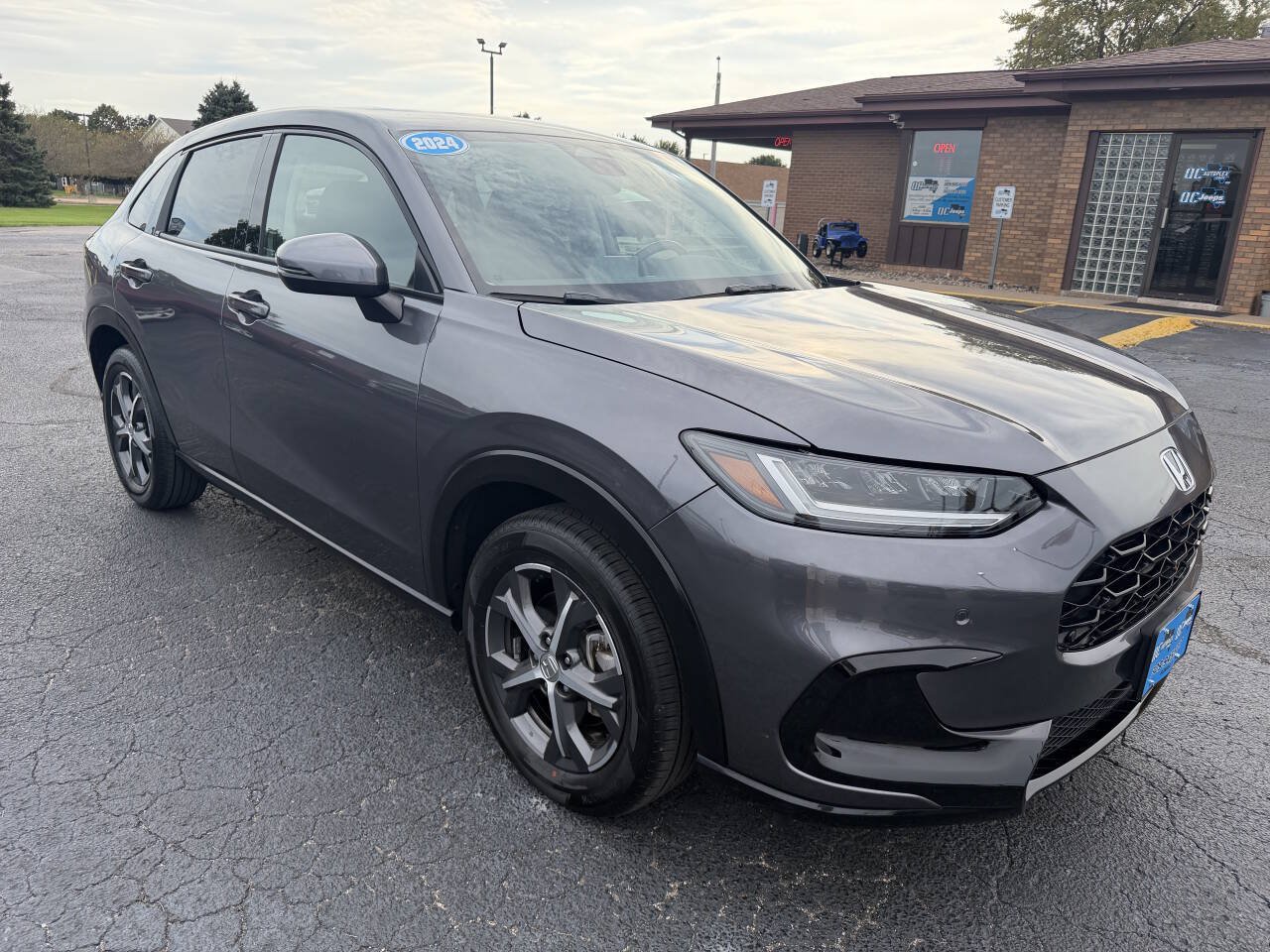 Used 2024 Honda HR-V EX-L image 2
