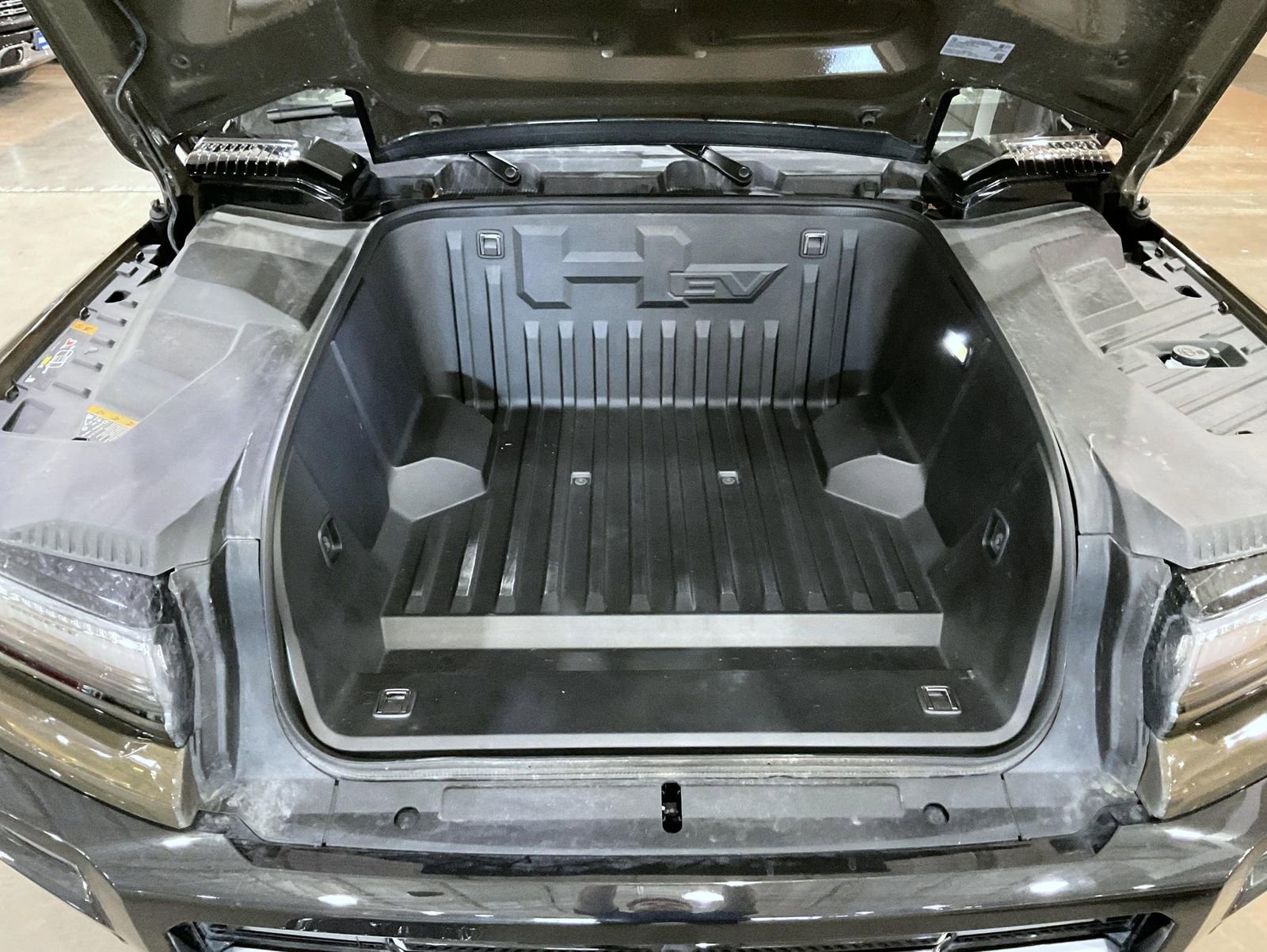 New 2026 GMC Hummer EV 4x4 Crew Cab w/ LPO, Dark Essentials Package image 24