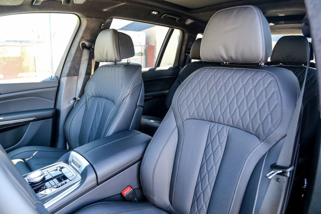 New 2026 BMW X7 M60i image 21