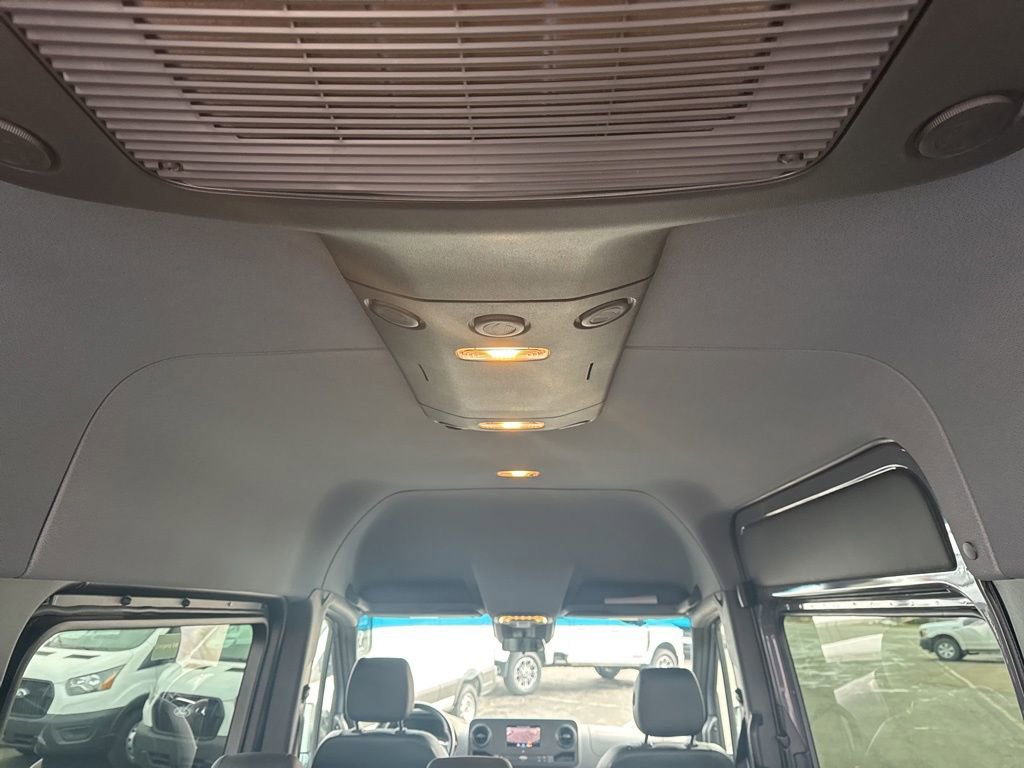 Used 2022 Mercedes-Benz Sprinter 2500 image 47