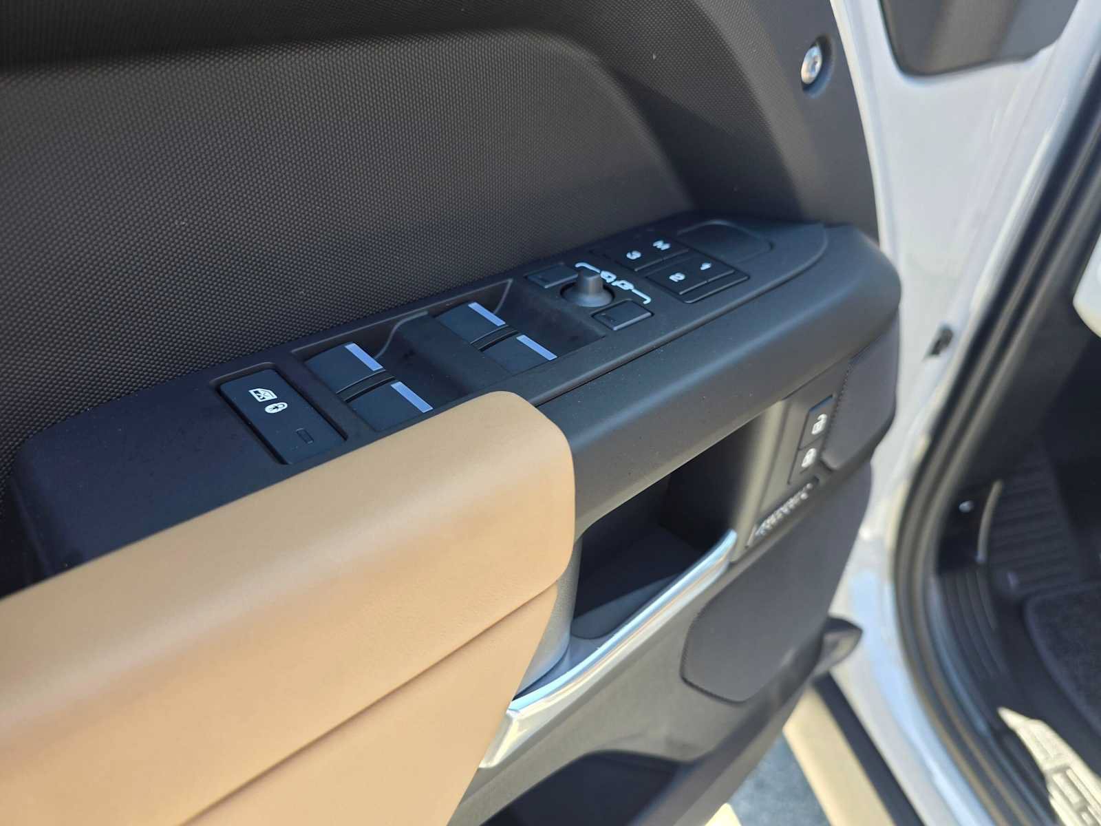 New 2026 Land Rover Defender 110 X-Dynamic SE AWD/4WD image 20