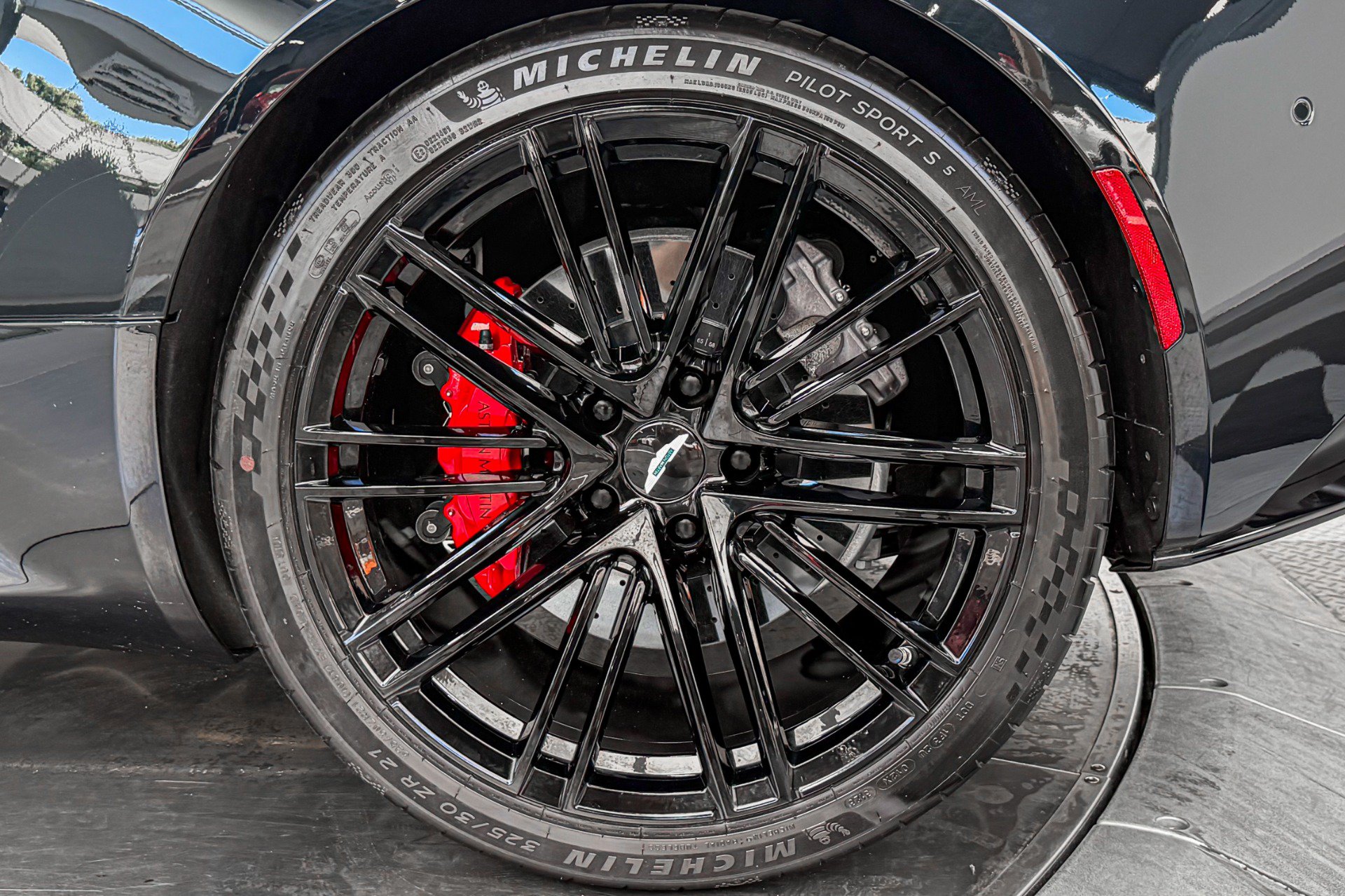 Used 2024 Aston Martin DB12 Coupe RWD image 11