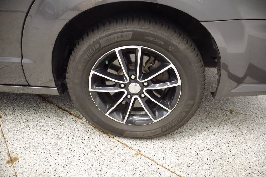 Used 2018 Dodge Grand Caravan SE FWD image 11