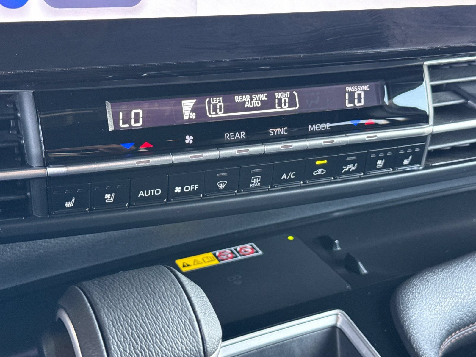 Used 2025 Toyota Sienna Platinum FWD image 21