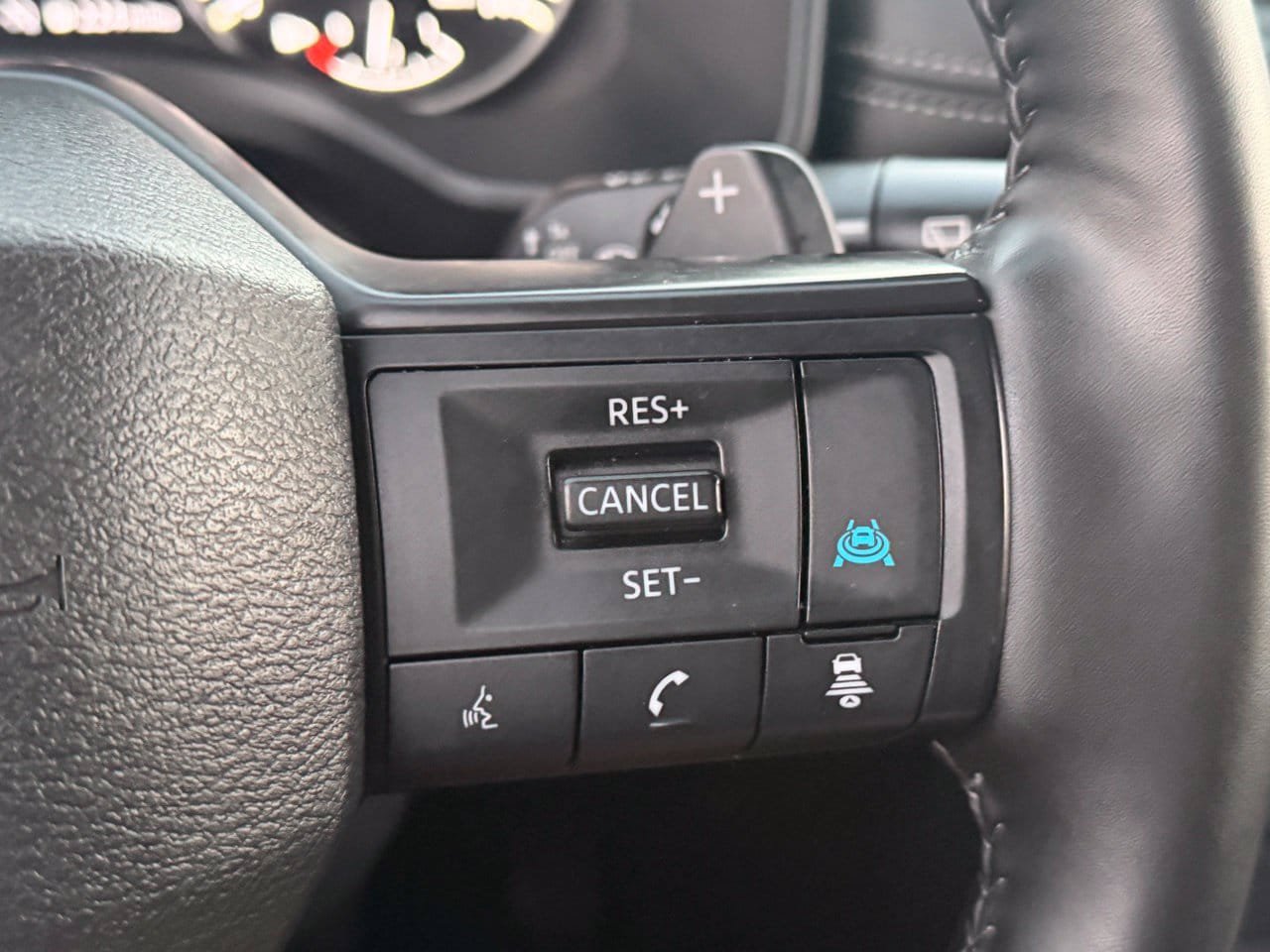 Certified 2025 Nissan Rogue SV FWD image 16