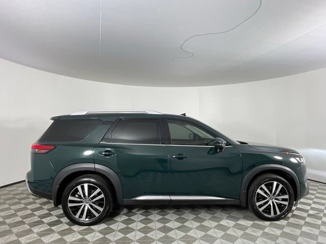 Used 2023 Nissan Pathfinder Platinum AWD/4WD image 4