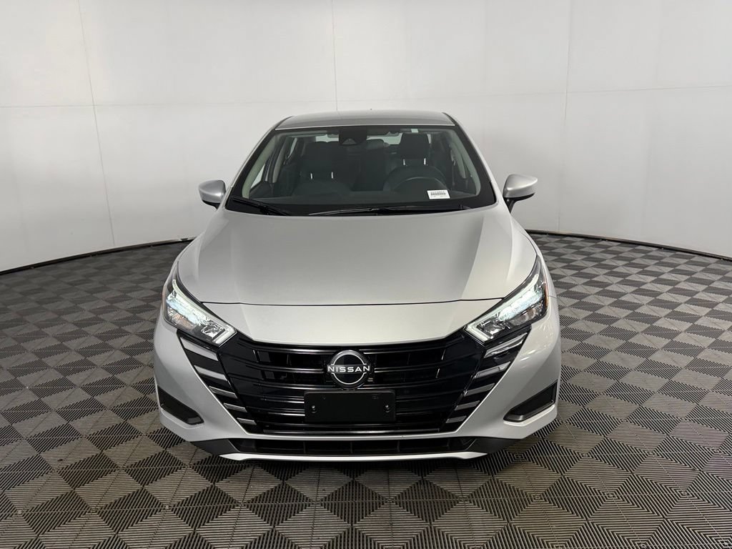 Used 2025 Nissan Versa SV FWD image 5