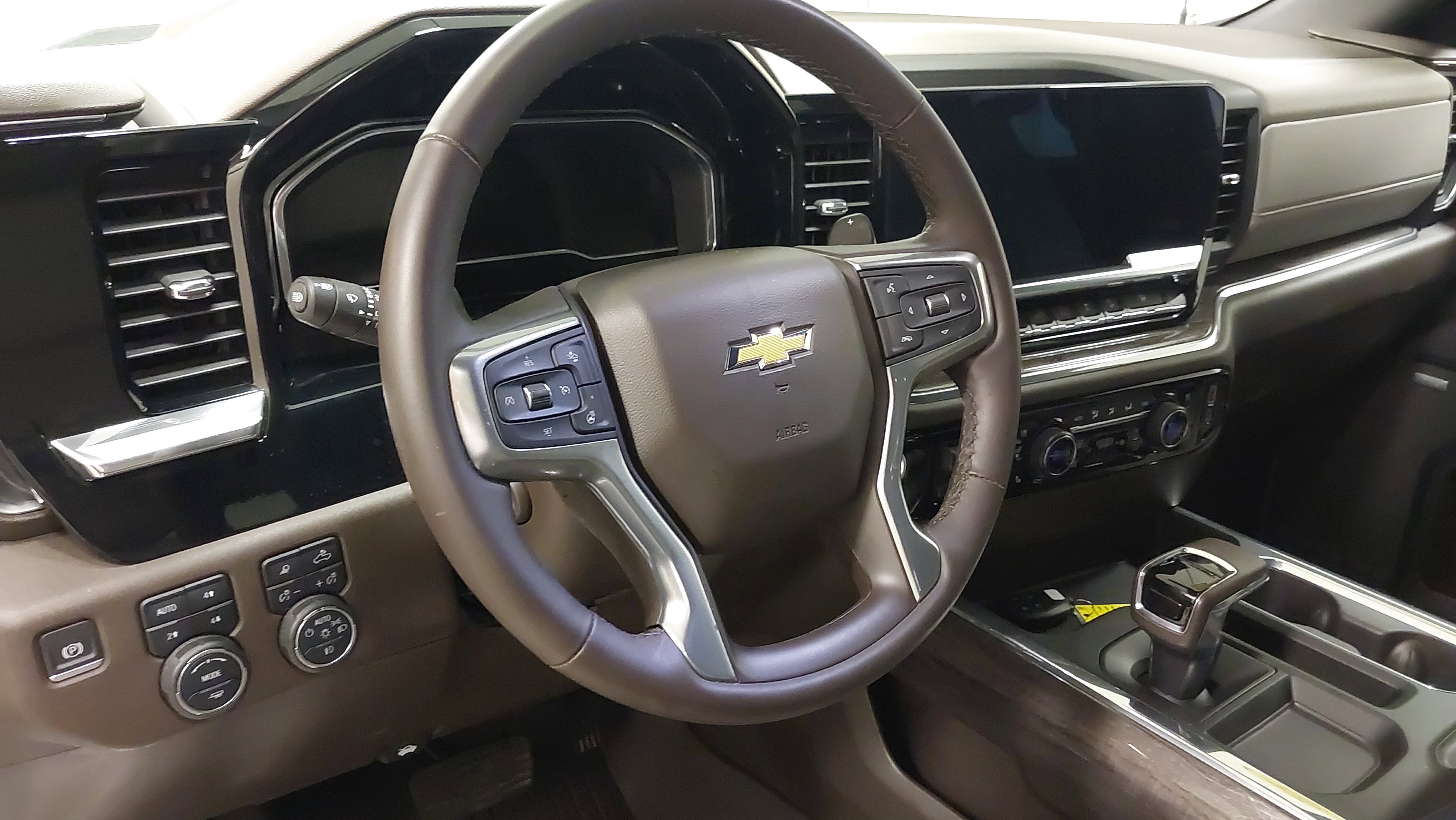 Used 2024 Chevrolet Silverado 1500 LTZ w/ Z71 Off-Road Package image 17