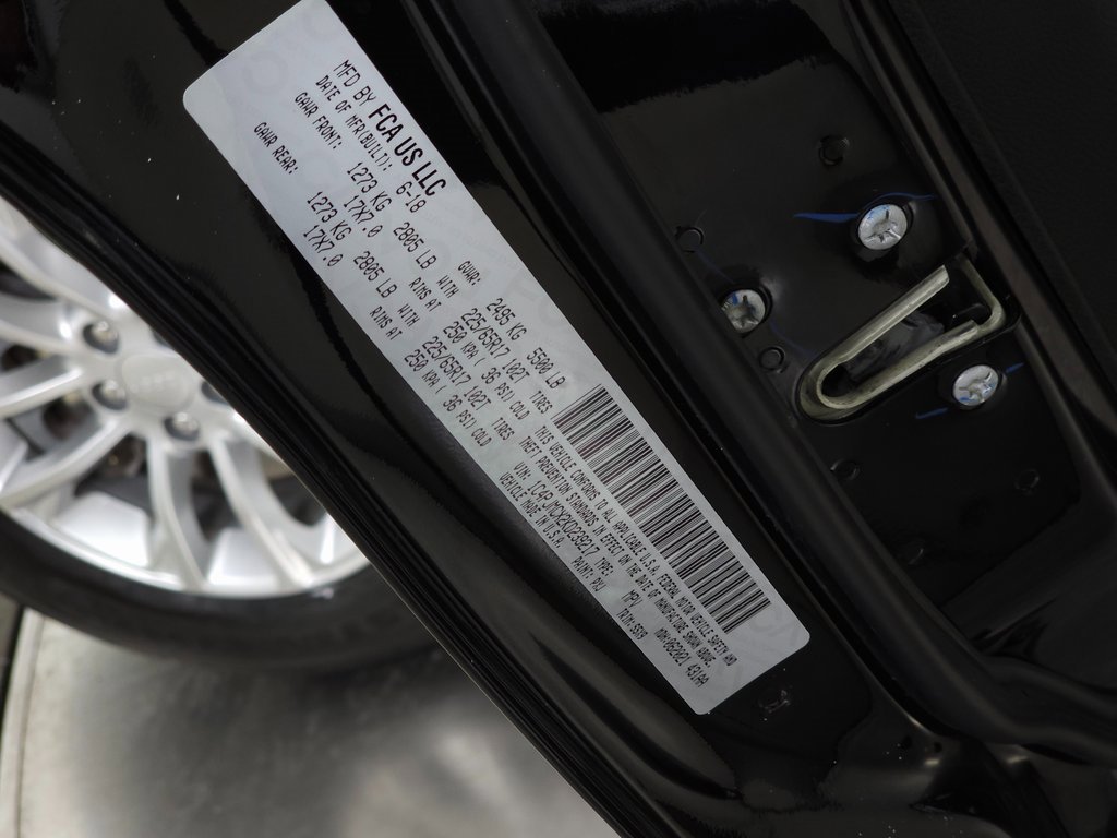 Used 2019 Jeep Cherokee Latitude w/ Popular Appearance Group image 29