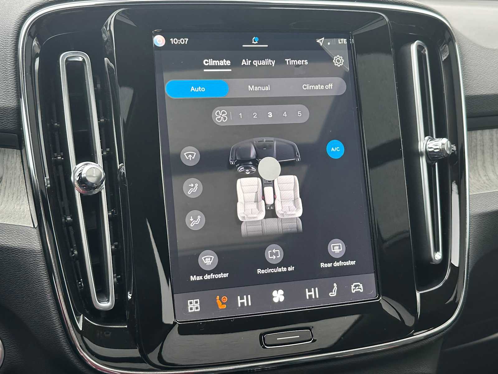 New 2026 Volvo XC40 B5 Plus w/ Protection Package Premier image 28