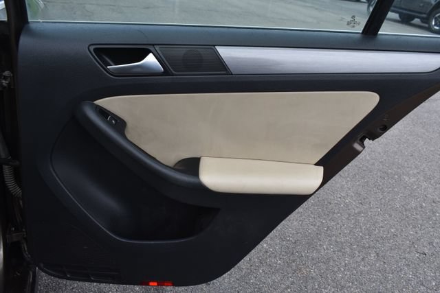 Used 2015 Volkswagen Jetta TDI SE FWD image 36