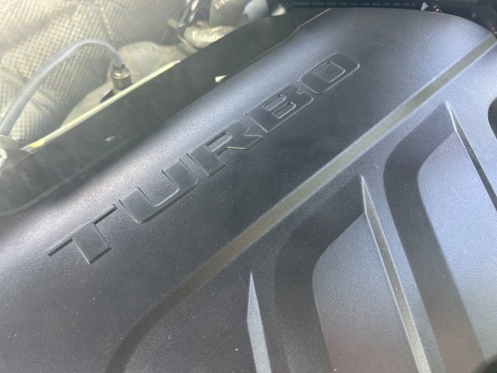 Used 2024 Chevrolet Trax RS w/ Sunroof Package FWD image 30