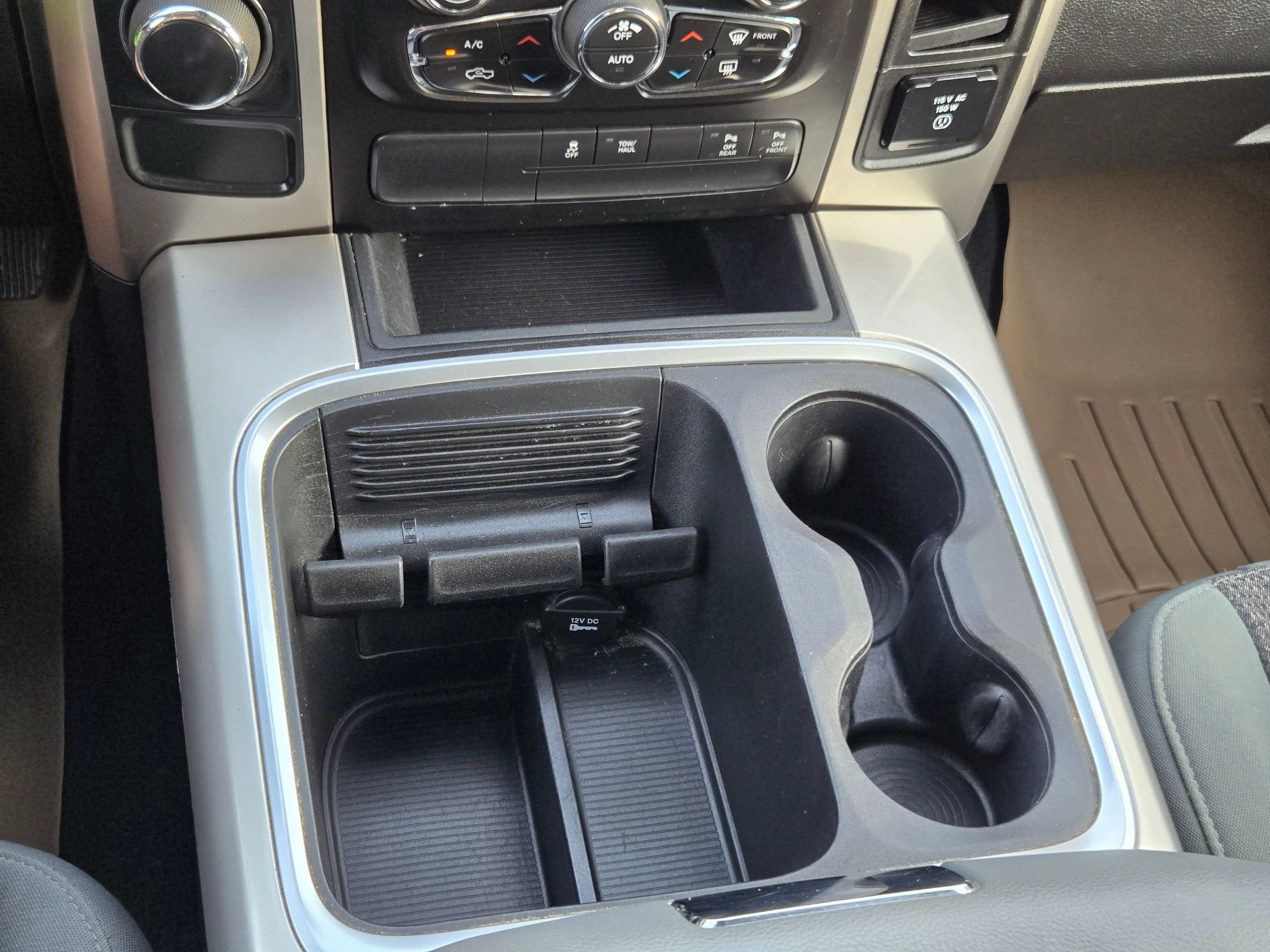Used 2017 RAM 1500 Big Horn RWD image 32