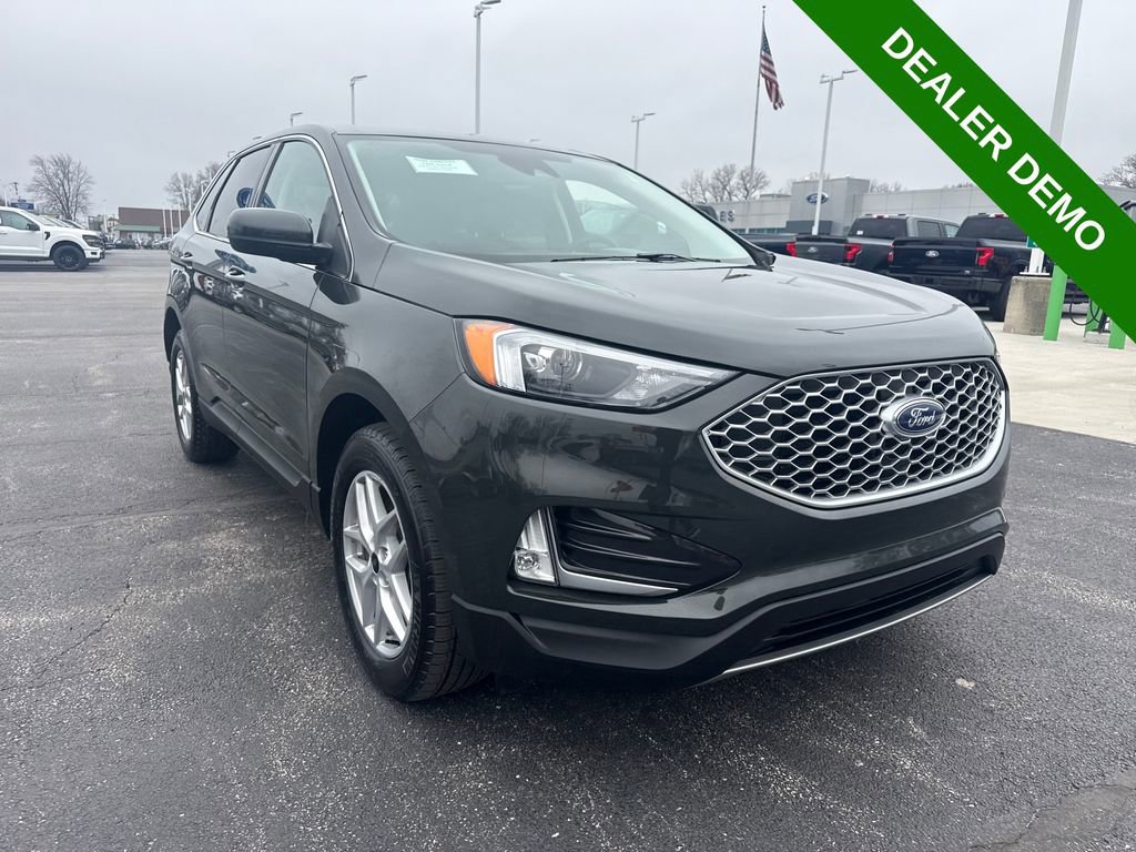 Used 2024 Ford Edge SEL w/ Convenience Package AWD/4WD image 4