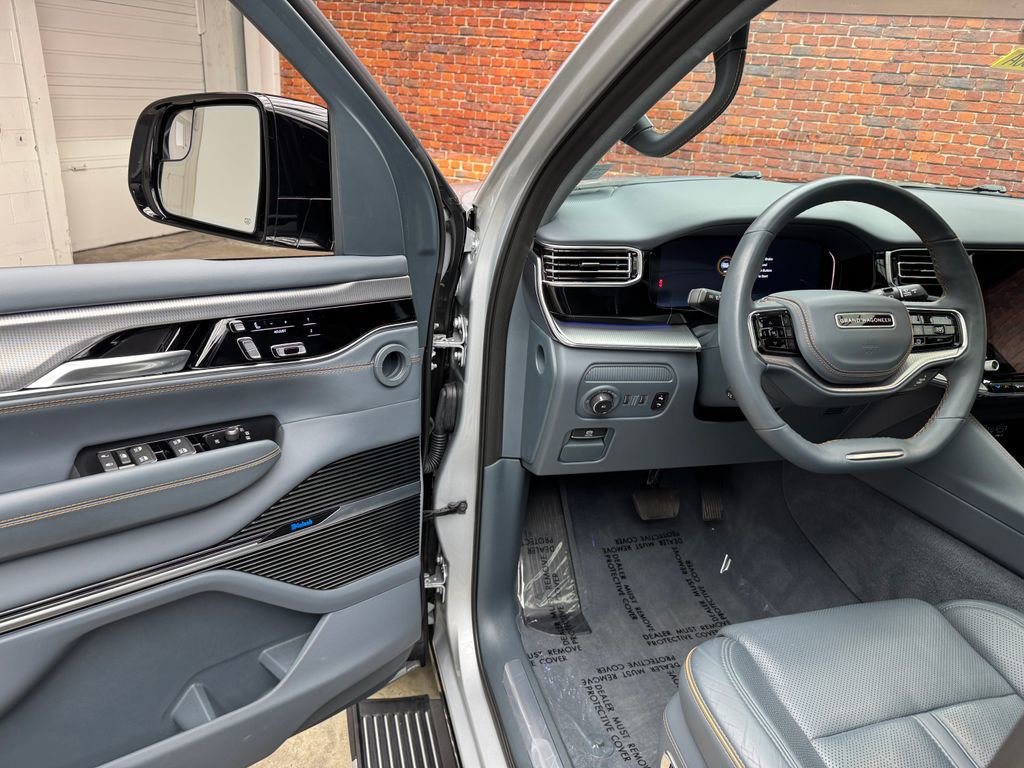 Used 2023 Jeep Grand Wagoneer Series II w/ Flexible Seating Group AWD/4WD image 10