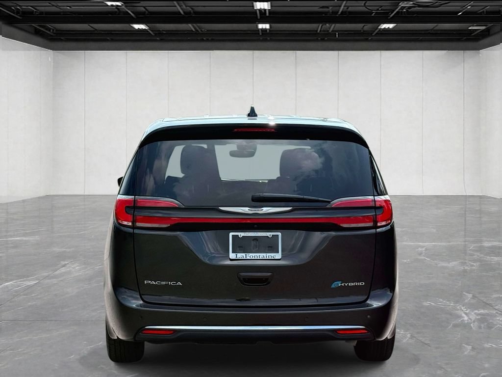 Used 2023 Chrysler Pacifica Touring-L FWD image 6