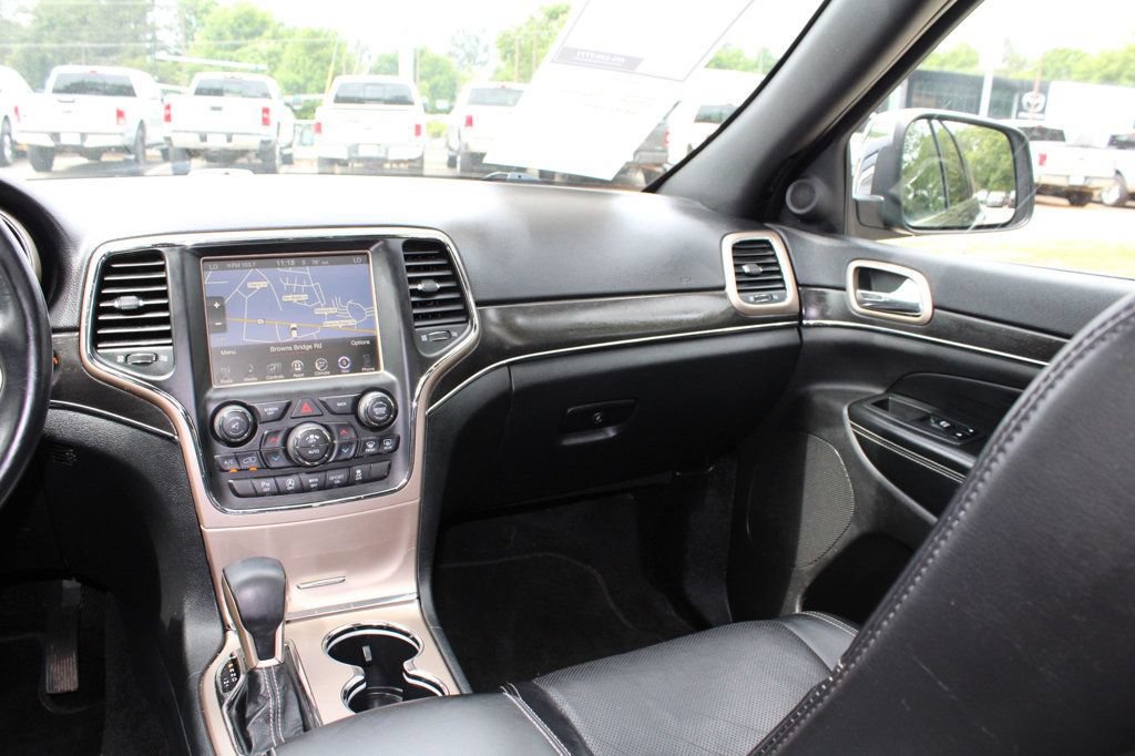 Used 2017 Jeep Grand Cherokee Limited w/ Luxury Group II AWD/4WD image 16
