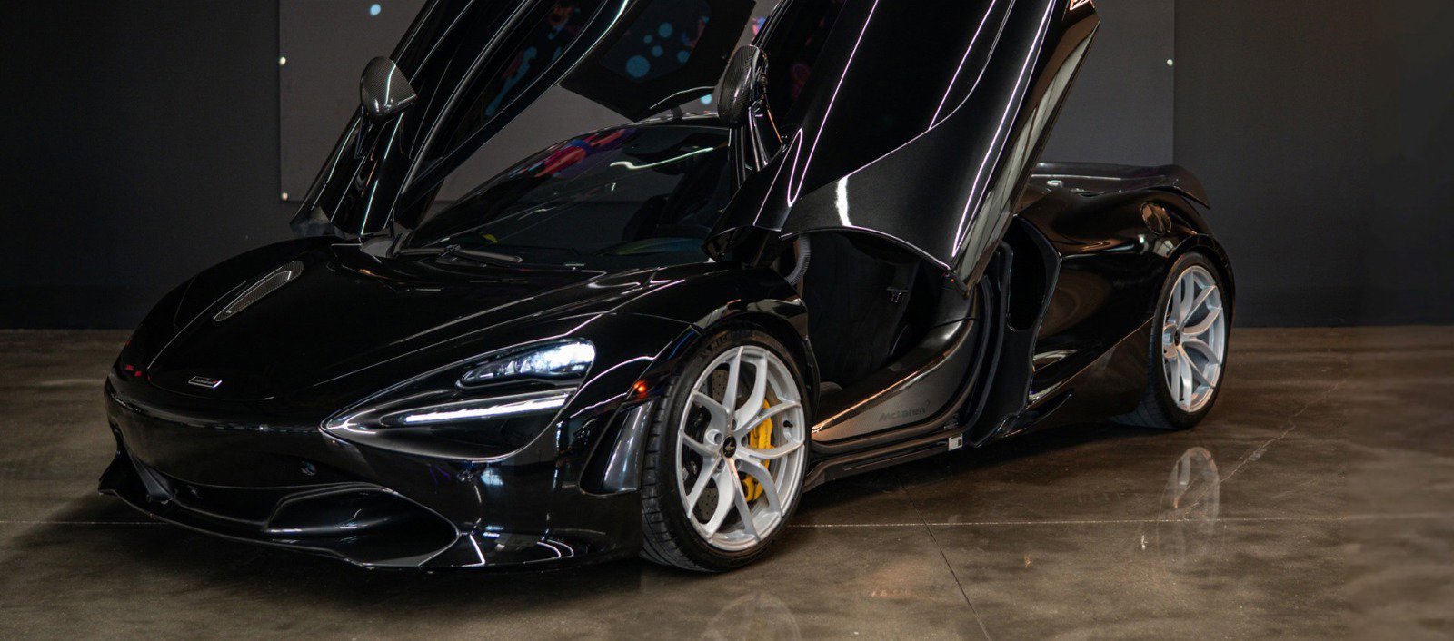 Used 2018 McLaren 720S image 2