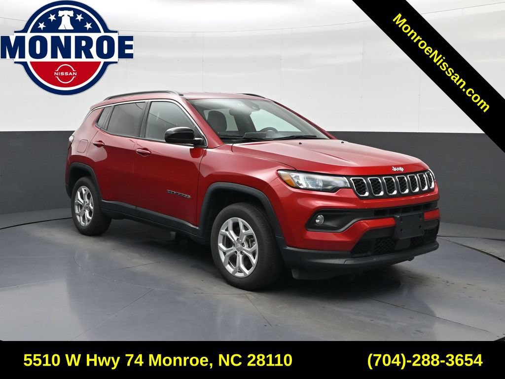 Used 2024 Jeep Compass Latitude AWD/4WD image 1