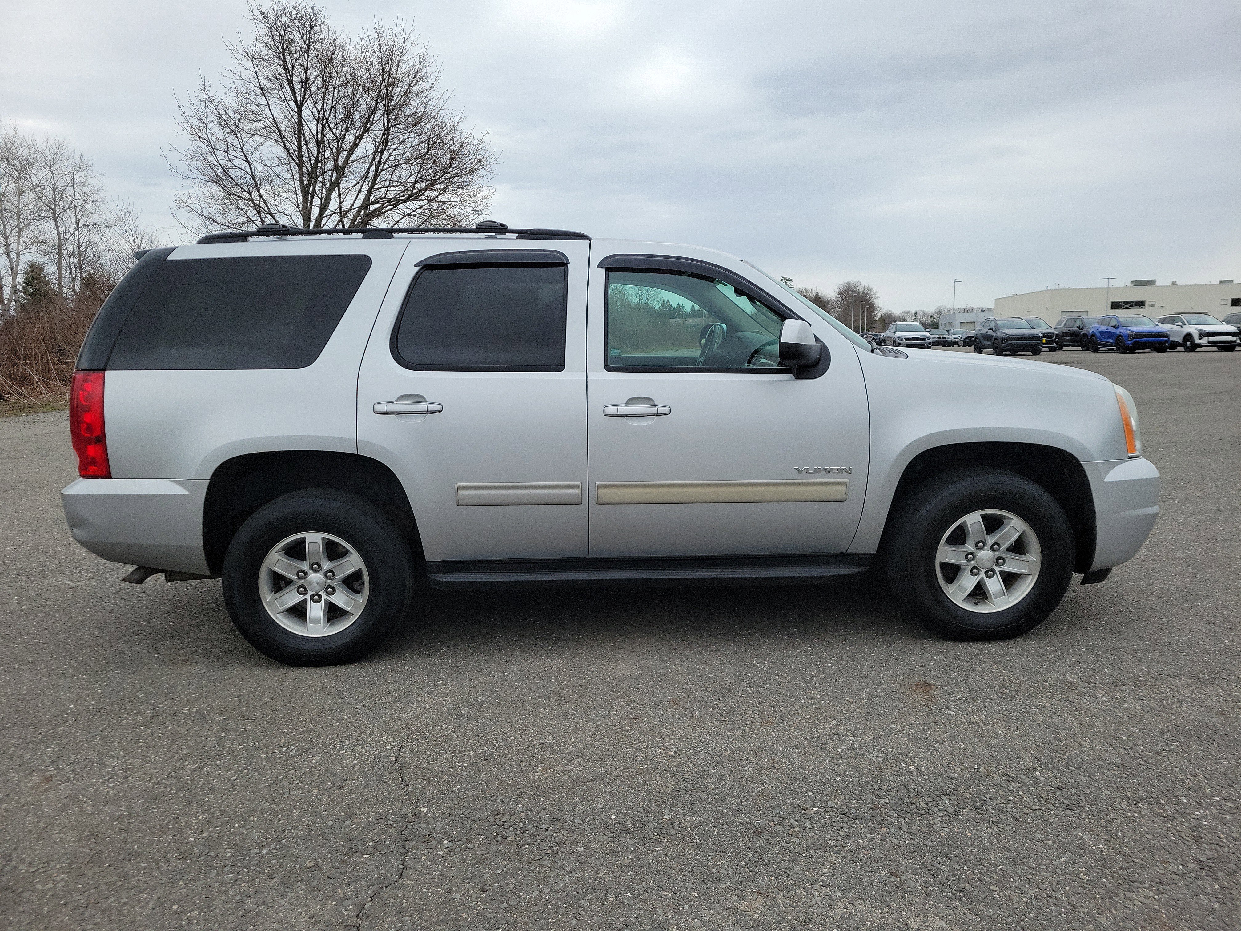 Used 2013 GMC Yukon SLE AWD/4WD image 4