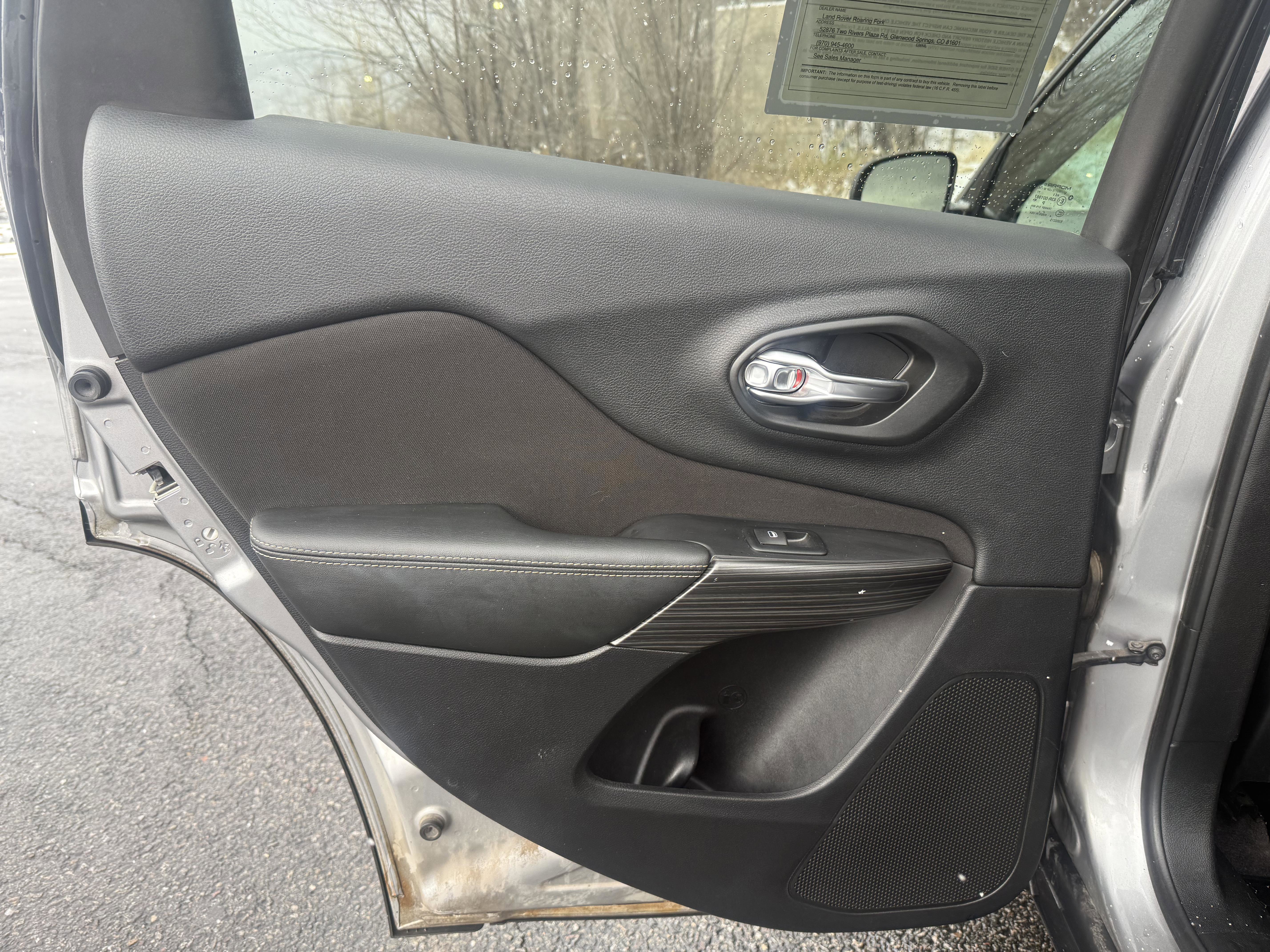 Used 2017 Jeep Cherokee Latitude w/ Cold Weather Group image 34